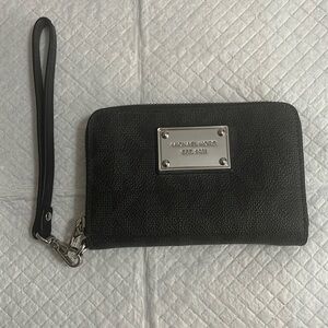EUC, Michael Kors, Black  Leather Wristlet/Wallet